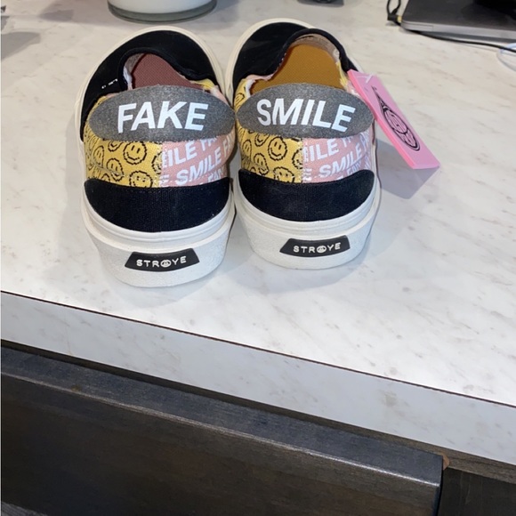 STRAYE X FAKE SMILES BLACK WHITE PINK SLIP ON SHOES SKATE SKULL - Picture 4 of 4